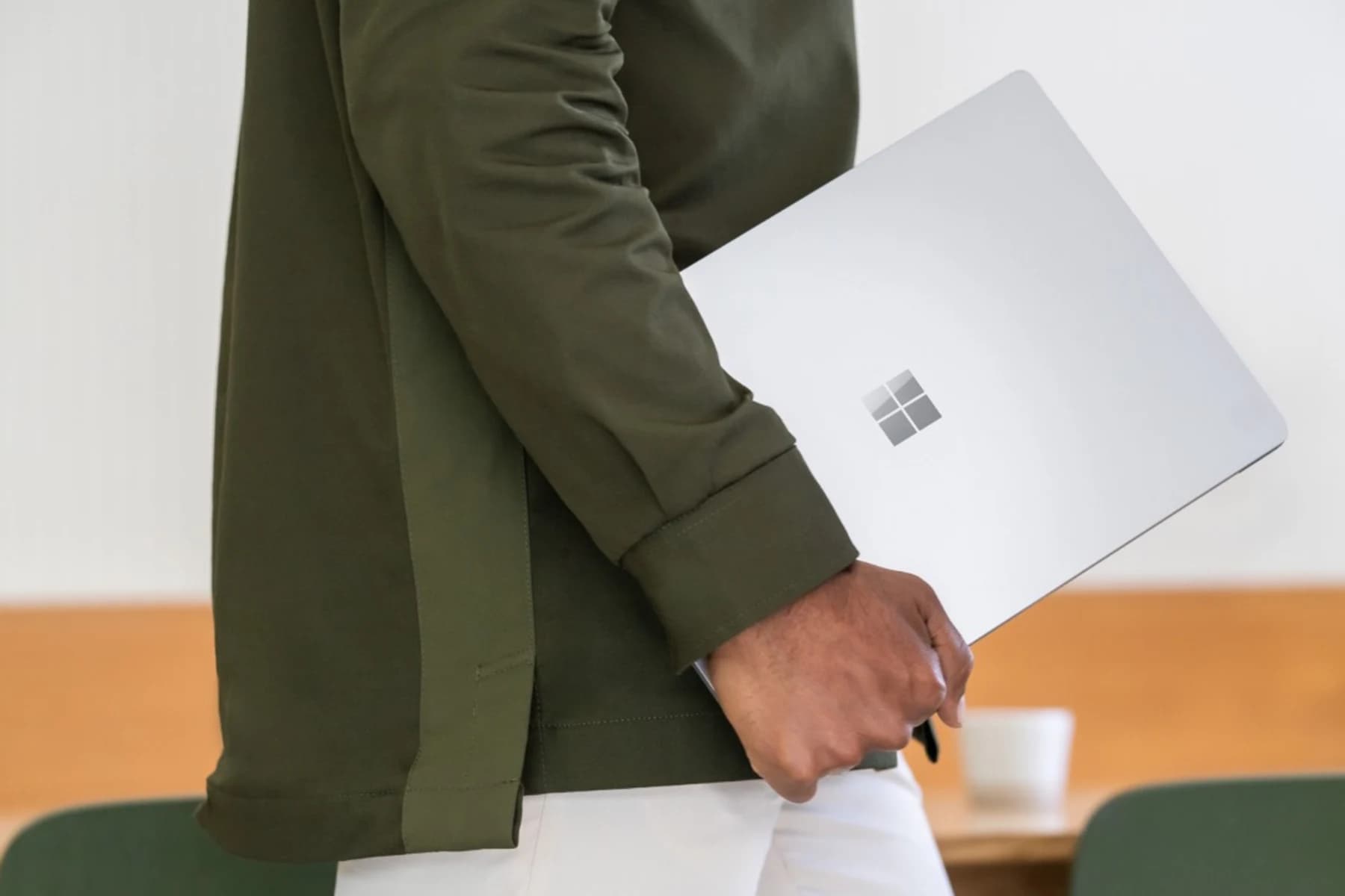 Bild visualisiert den Blog-Beitrag Moderne Arbeitsplätze mit Microsoft 365 und Surface Bild visualisiert den Blog-Beitrag Moderne Arbeitsplätze mit Microsoft 365 und Surface